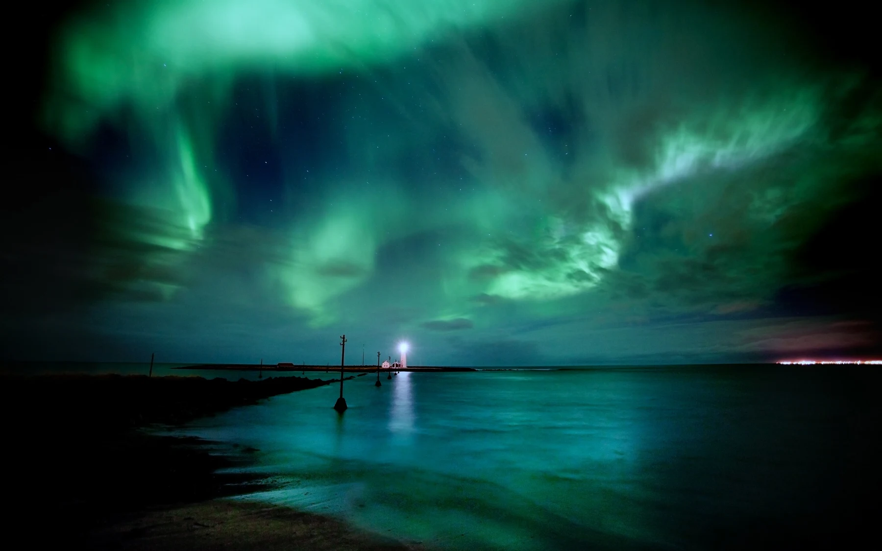 emerald lights wallpaper
